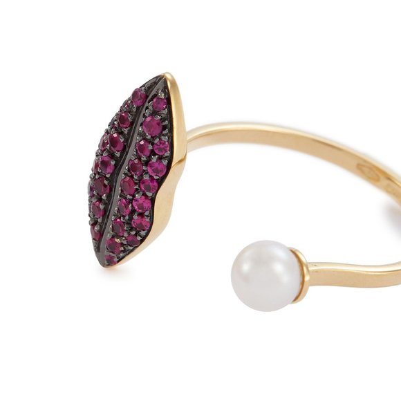 Lips Piercing Ring - Picture 2 of 4